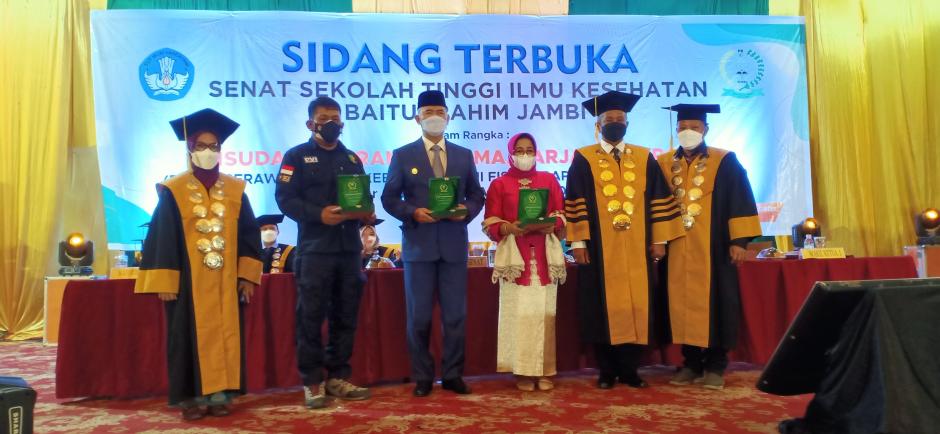 Walikota Jambi Hadiri Wisuda STIKes Baiturrahim