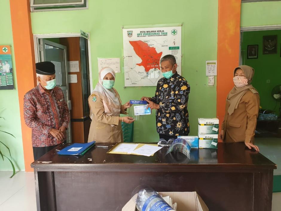 STIKBA Jambi serahkan Bantuan APD (Alat Pelindung Diri) untuk Puskesmas Talu