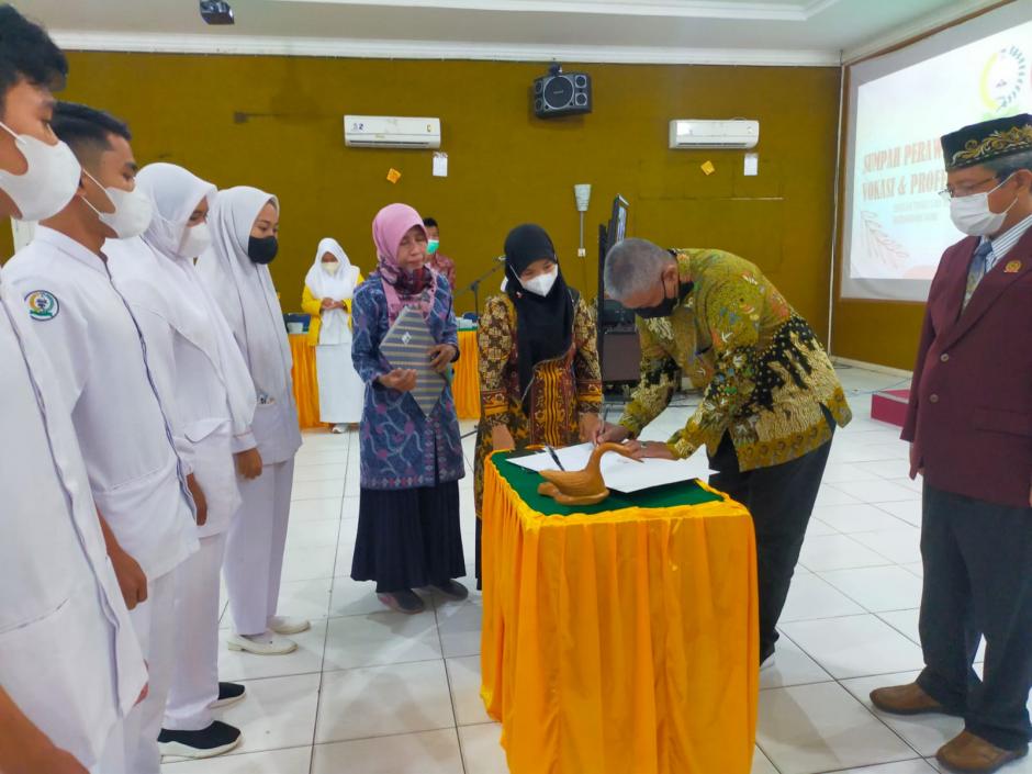 Vokasi dan Profesi Ners Angkat Sumpah Perawat