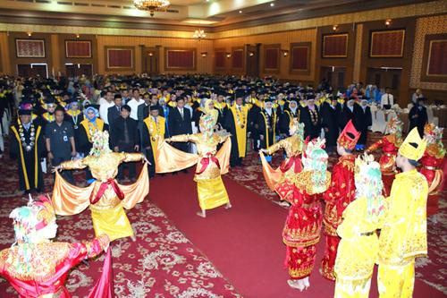 308 Mahasiswa STIKES Baiturrahim Jambi Diwisuda