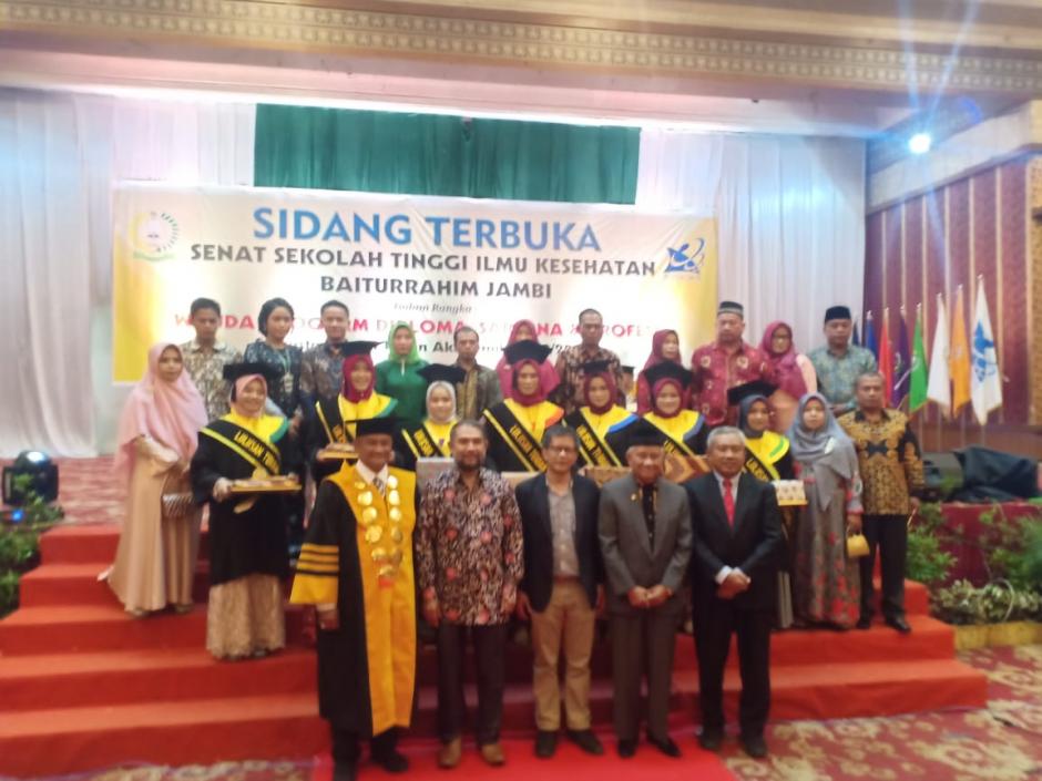 WISUDA PROGRAM DIPLOMA, SARJANA DAN PROFESI SEKOLAH TINGGI ILMU KESEHATAN BAITURRAHIM JAMBI TA. 2019/2020